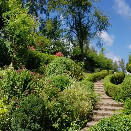 펜션 Dri Les Courtils 라로셰안알데네